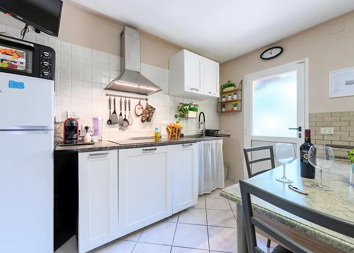 Casa Vacanze Lorella Tatil Evi *