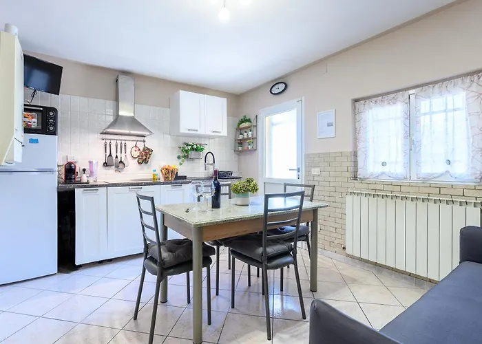 Casa Vacanze Lorella Tatil Evi *