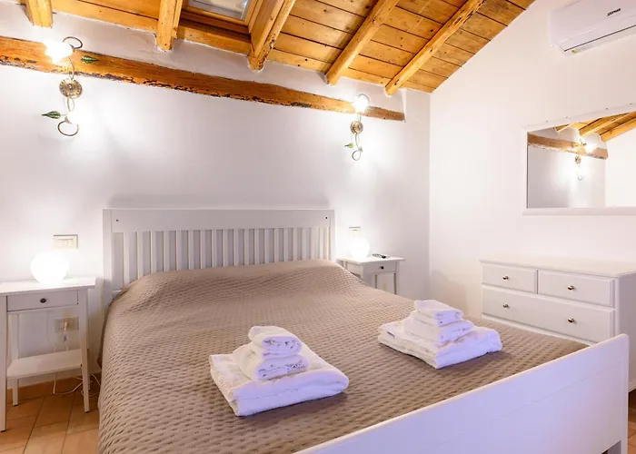 Casa Vacanze Lorella Tatil Evi *